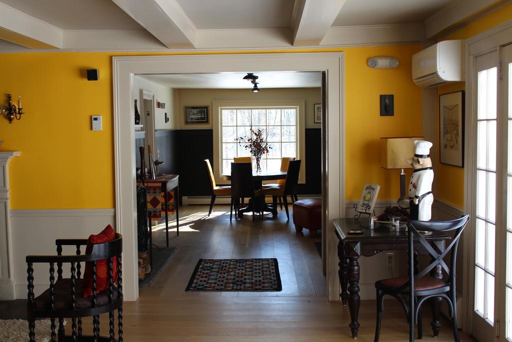 King Hill Inn & Kitchen New London Экстерьер фото