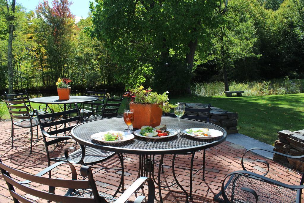King Hill Inn & Kitchen New London Экстерьер фото