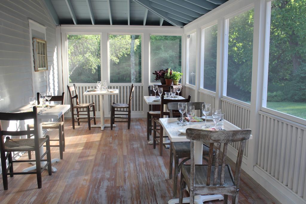 King Hill Inn & Kitchen New London Экстерьер фото