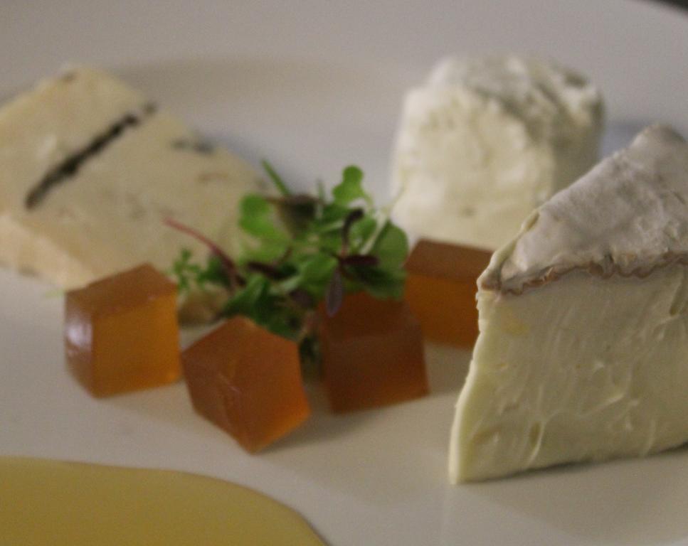 King Hill Inn & Kitchen New London Экстерьер фото