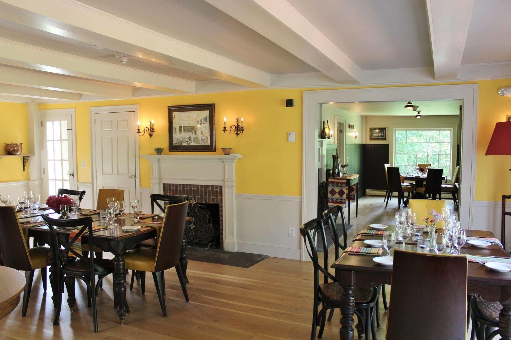 King Hill Inn & Kitchen New London Экстерьер фото