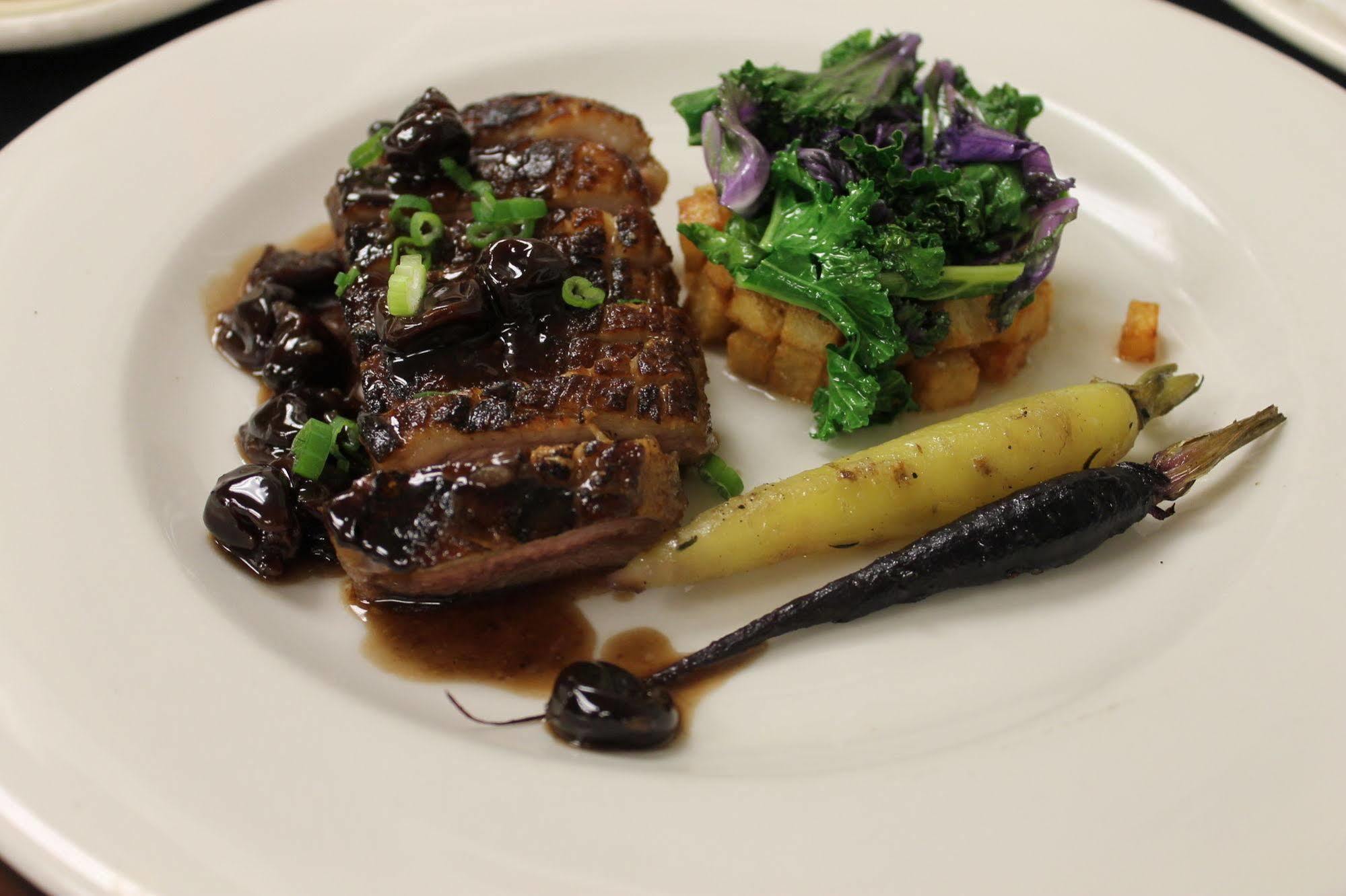 King Hill Inn & Kitchen New London Экстерьер фото