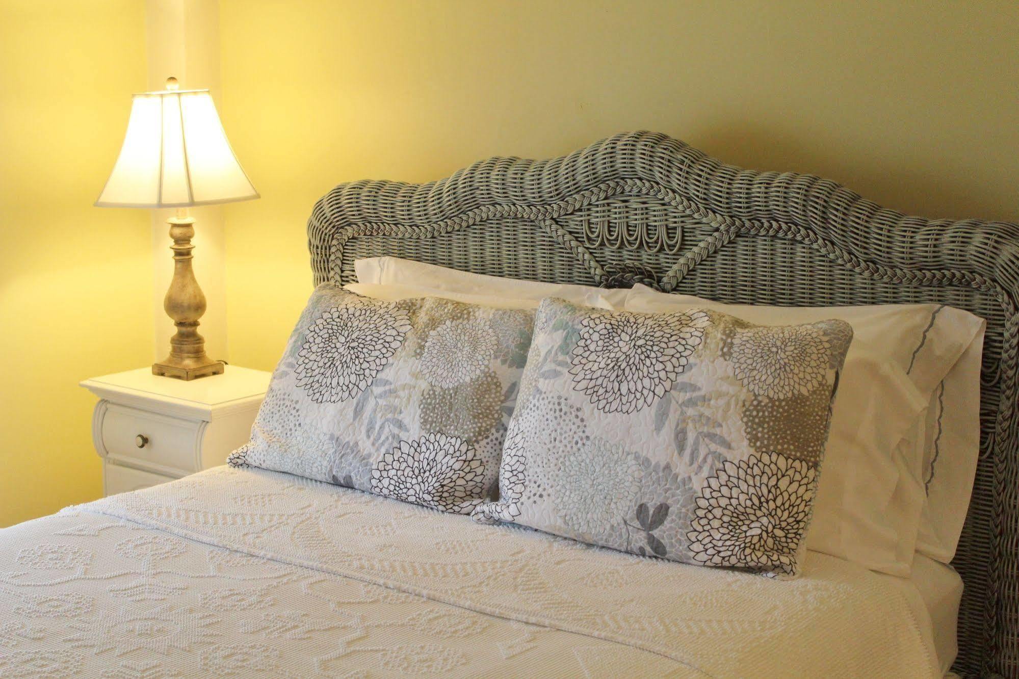 King Hill Inn & Kitchen New London Экстерьер фото